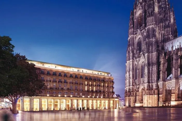 Dom Hotel Köln erhält gläsernes Dach Bild: Dom Hotel Köln erhält gläsernes Dach