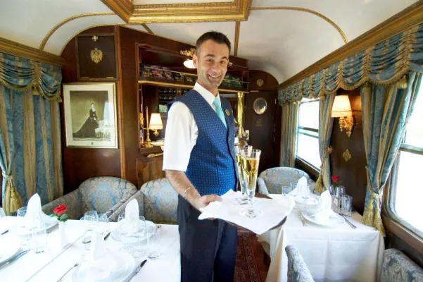 Nobler Nostalgiezug: Reisen wie zu Kaisers Zeiten Bild: Nobler Nostalgiezug: Reisen wie zu Kaisers Zeiten