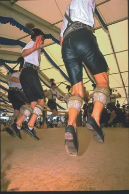 Schlager, Schweinshax´n und Schuhplattler - Bayerische Kultur & Tradition am sommerlichen Chiemsee Bild: Schlager, Schweinshax´n und Schuhplattler - Bayerische Kultur & Tradition am sommerlichen Chiemsee