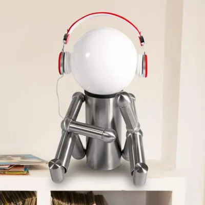 Bild: Alles Unikate: Neue Werkstatt für handgefertigte Leuchten