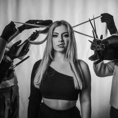 Sängerin Chany Dakota sagt mit ihrer dritten Single „Cut me Loose” bye bye zu emotionaler Abhängigkeit Bild: Sängerin Chany Dakota sagt mit ihrer dritten Single „Cut me Loose” bye bye zu emotionaler Abhängigkeit