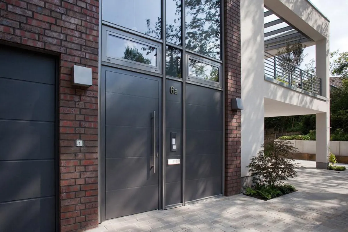 Das heroal D 92 UD Türsystem überzeugt durch Flexibilität und vielfältige Gestaltungsmöglichkeiten.