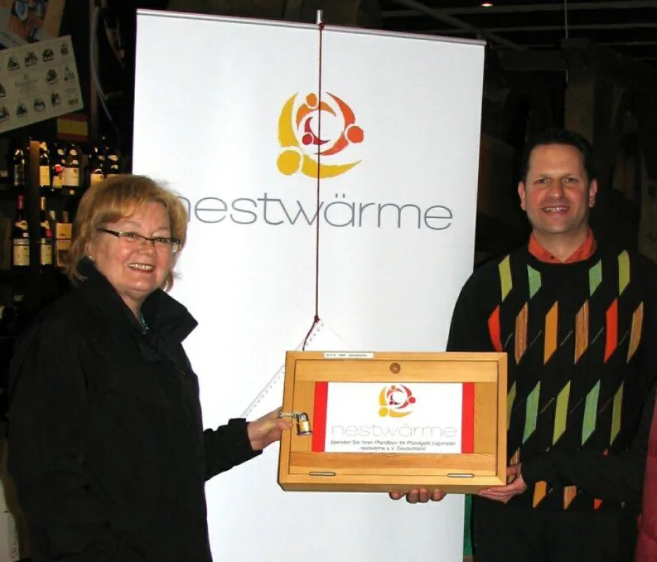 v.l.: Dagmar Munkelt (nestwärme-Team Saarbrücken), Dirk Mast (Getränkehandel Armbrust)