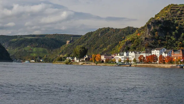 Bild: Vertiefung des Mittelrheins - keine mittelfristige Lösung für die Logistik in Sicht