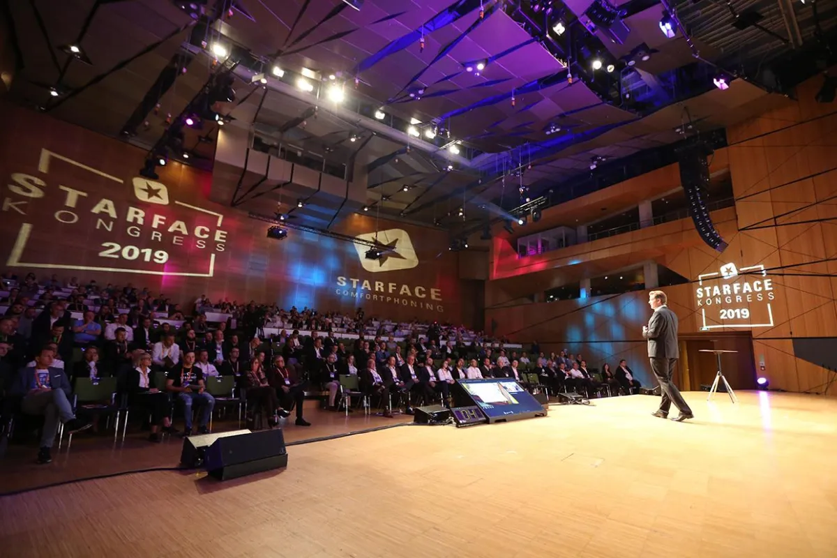 STARFACE Geschäftsführer Florian Buzin gab einen Ausblick auf die Roadmap der kommenden Monate.