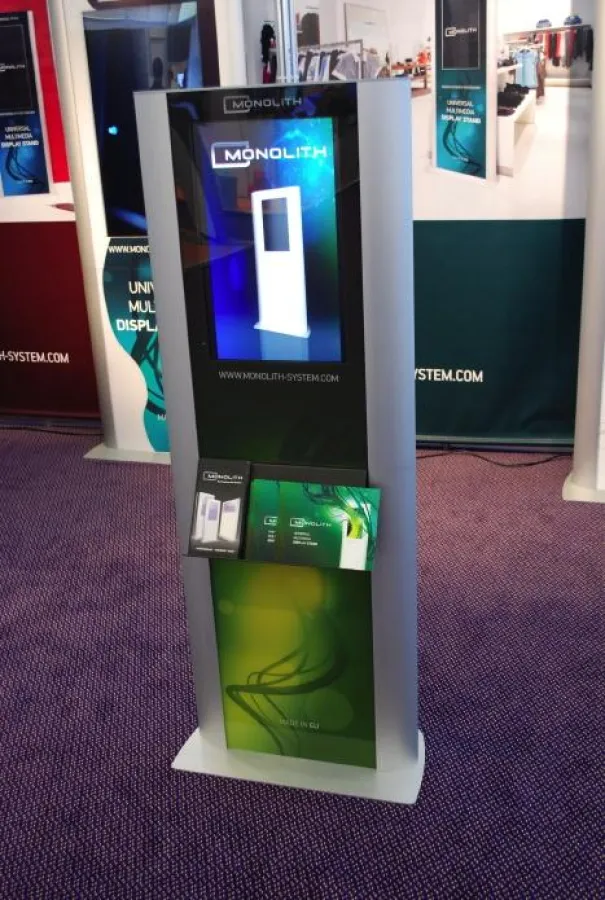 Die Monolith-Stele in Aktion