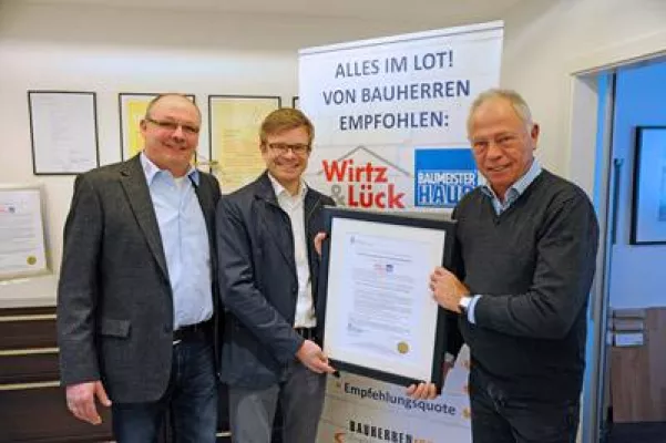 Bild: Geprüfte Bauherren-Zufriedenheit: Auszeichnung für Wirtz und Lück Wohnbau GmbH