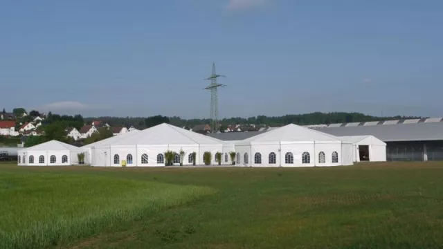 Panorama zum Geburtstag - Losberger-Zeltstadt für Jubiläumsfeier Bild: Panorama zum Geburtstag - Losberger-Zeltstadt für Jubiläumsfeier