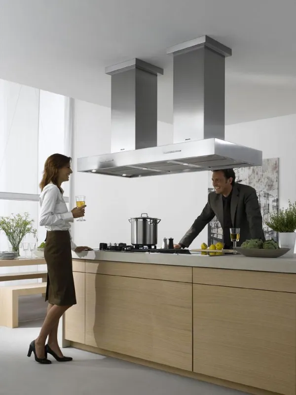Dunstabzug mit TV-Spaß – die Geräte werden mittlerweile optisch aufgewertet und sogar multifunktional ausgestattet. Foto: Siemens