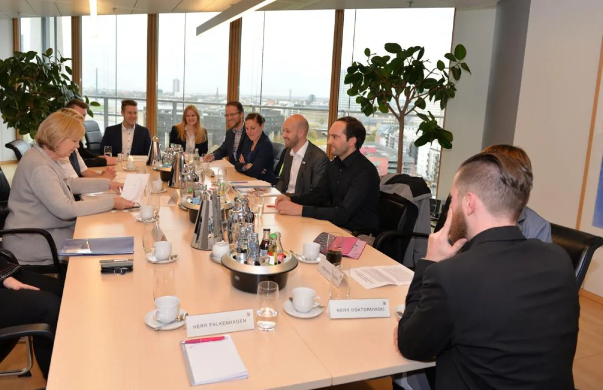 NRW-Ministerpräsidentin Kraft sprach mit Vertretern der dbb jugend nrw über zunehmende Gewalt