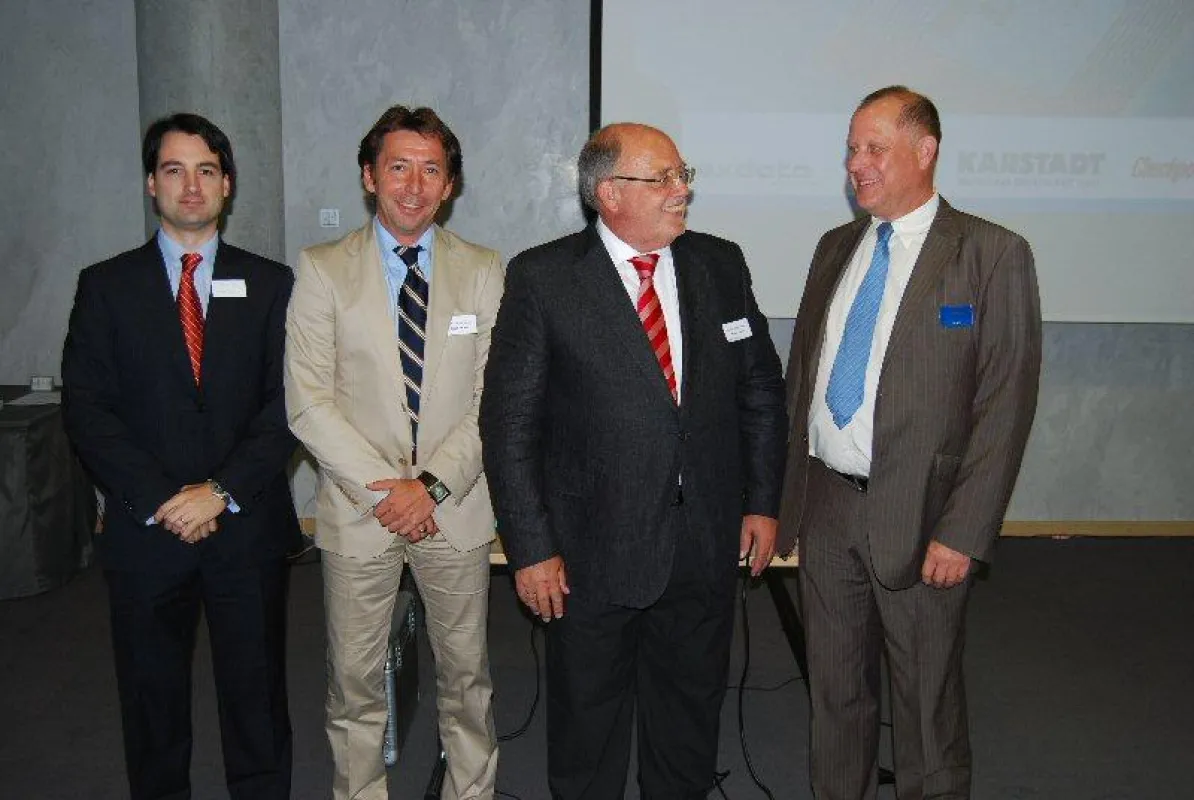 Referenten von links nach rechts: Juan Solis (Checkpoint Systems), Robert Paulus (RF-iT Solutions), Michael Plohnke (texdata) und Rainer Jilke (Karstadt)