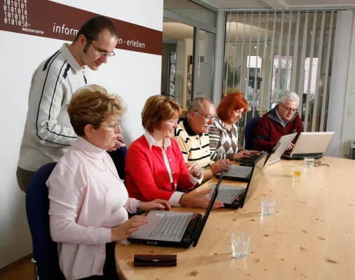 Bild: Augsburger Senioren wollen Sicherheit im Internet