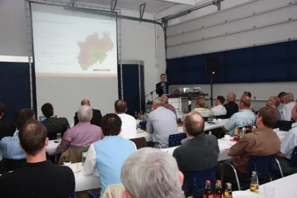 Bild: Chancen der Solarthermie bei gewerblichen Anwendungen. Fachhandwerk informierte sich.