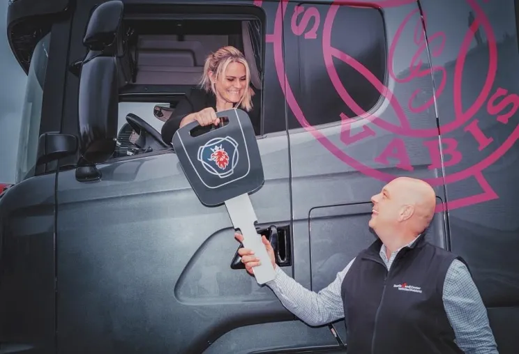Bild: Christina Scheib aus „Asphalt Cowboys“ startet in die Selbstständigkeit als Lkw-Fahrerin