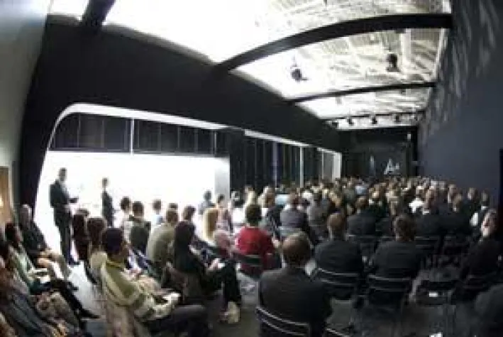 Bild: Outstanding Solutions unterstützt Audi A4 Training mit Triple_D