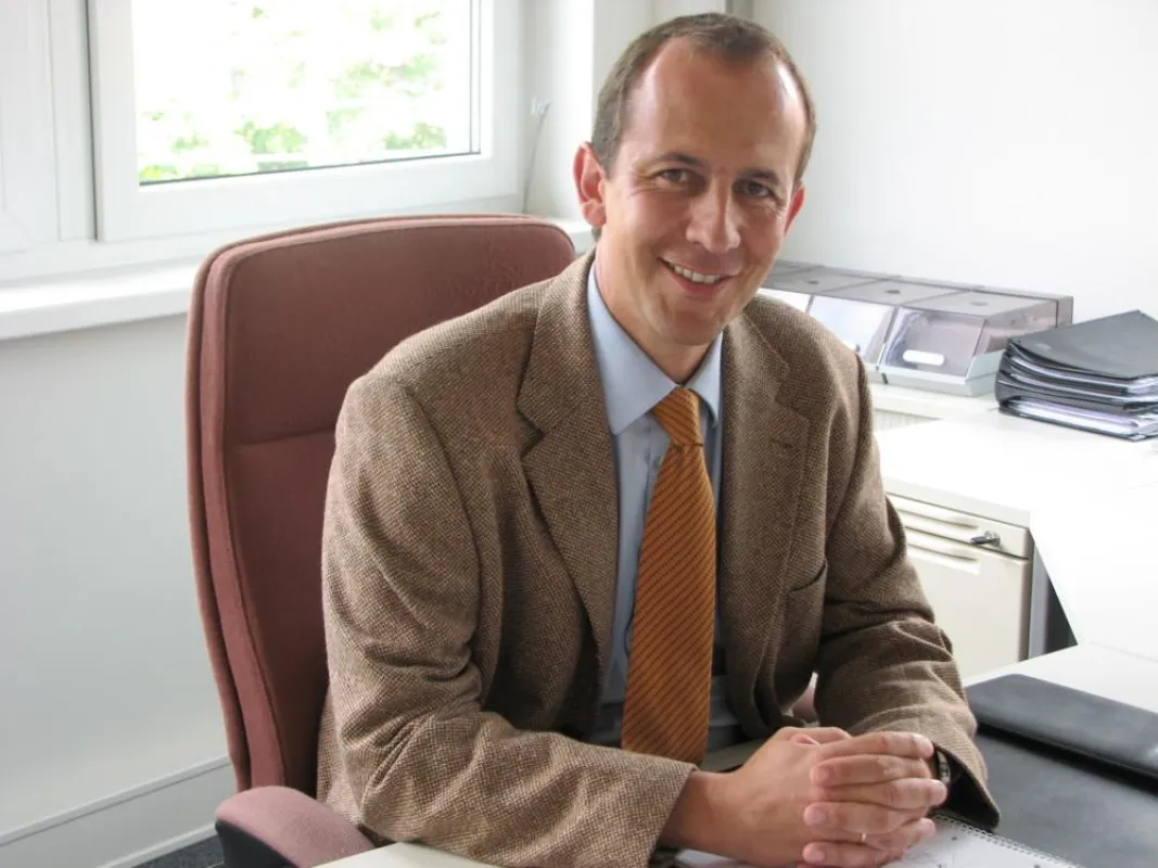 Martin Ewert, Leiter des REHAU Verkaufsbüros Industrie in Hamburg, freut sich über den neuen Standort