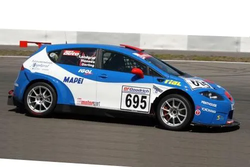 Swen Landgraf - Mit defektem Renner aufs Podium in der Seat Leon Supercopa-Klasse Bild: Swen Landgraf - Mit defektem Renner aufs Podium in der Seat Leon Supercopa-Klasse