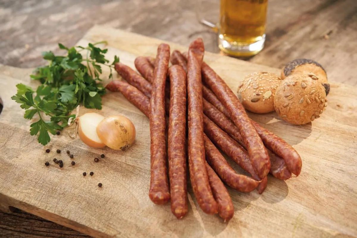 Knackige Mettwurst-Beißer aus edlem Bio-Schweinefleisch und Schweinespeck