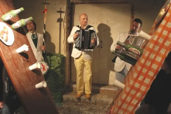 Bild: Laubenpieperidylle im Keller der Neuköllner Oper