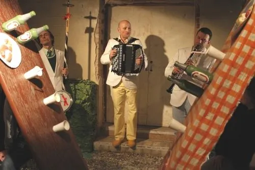 Laubenpieperidylle im Keller der Neuköllner Oper Bild: Laubenpieperidylle im Keller der Neuköllner Oper