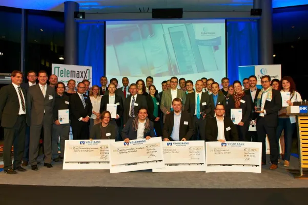 Bild: Erneute Auszeichnung für Innovation: cynora erhält init Innovationspreis bei den CyberChampions Awards 2012