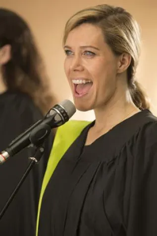 Stimmen, die bewegen – GeloRevoice® bei Halsbeschwerden und Stimmproblemen Bild: Stimmen, die bewegen – GeloRevoice® bei Halsbeschwerden und Stimmproblemen