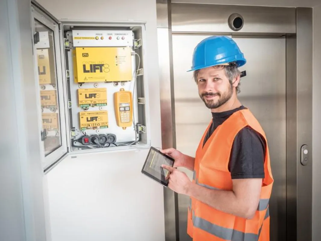 Das Aufzugsnotrufsystem Lift8 erfüllt alle gültigen EU-Normen.