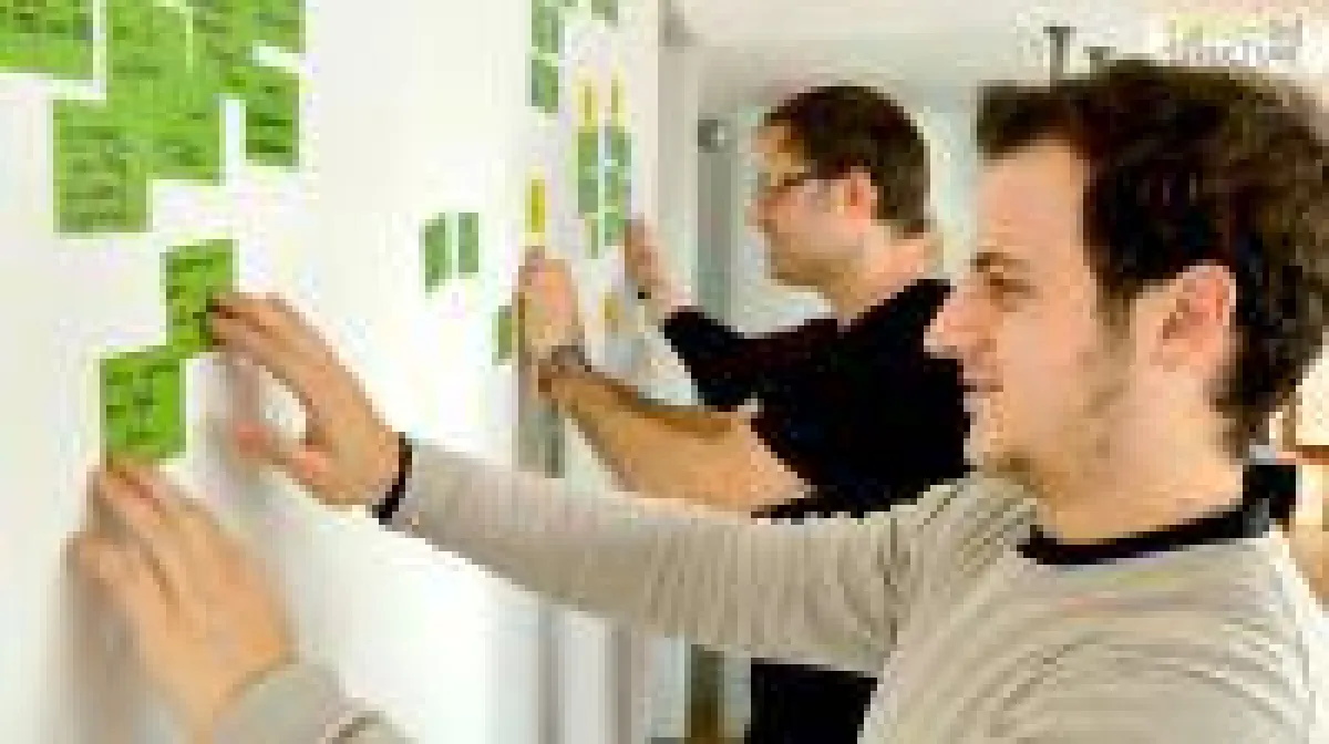 Das EinDollarBrillen-Team arbeitet täglich mit den Arbeitstools von 8-Minutes-to-Structure.