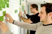 Bild: EinDollarBrille trifft agile Arbeitsstruktur