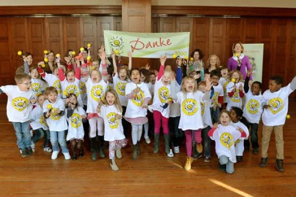 Bild: Klasse2000: Millionenspende für wirksame Gesundheitsförderung