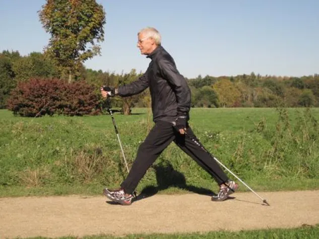 Nordic-Walking – mehr als Gehen mit Stöcken Bild: Nordic-Walking – mehr als Gehen mit Stöcken