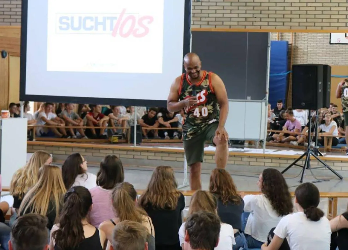 Schulprojekt mit Wertecoach Martin Rietsch alias Künstler 2schneidig