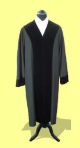 Der Vorteil vom Kauf der Roben über das Internet Bild: Der Vorteil vom Kauf der Roben über das Internet