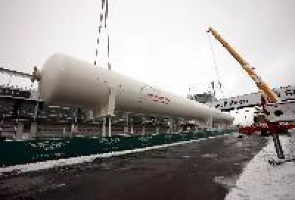 Bild: Schwertransport für Speed-Rekord - 33 Meter langer Druckbehälter für den ring°racer am Nürburgring angekommen