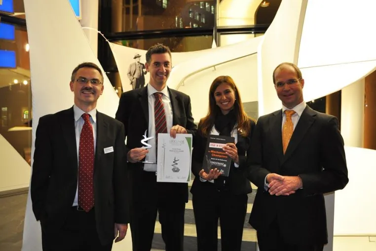 Fonds Finanz mit dem Bambus-Champion 2010 ausgezeichnet Bild: Fonds Finanz mit dem Bambus-Champion 2010 ausgezeichnet