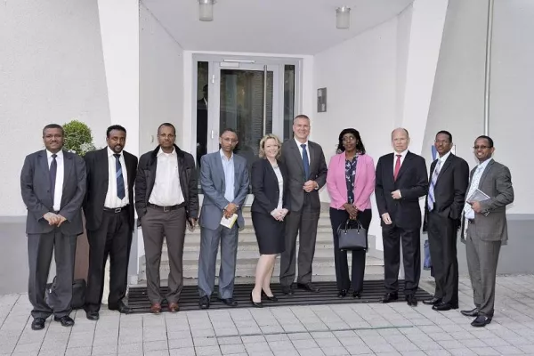 Bild: Delegation der äthiopischen Regierung besucht Voith in Heidenheim