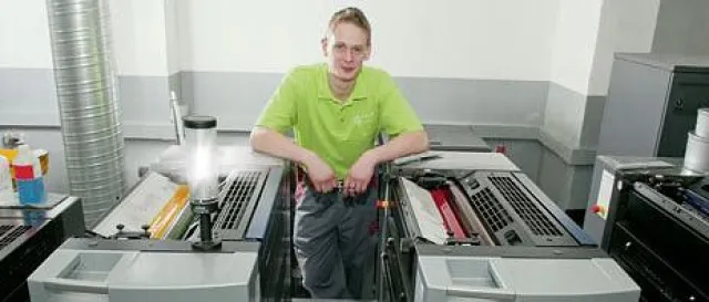 Bild: Die Printoo GmbH schafft Arbeitsplatz für gehörlosen Mitarbeiter