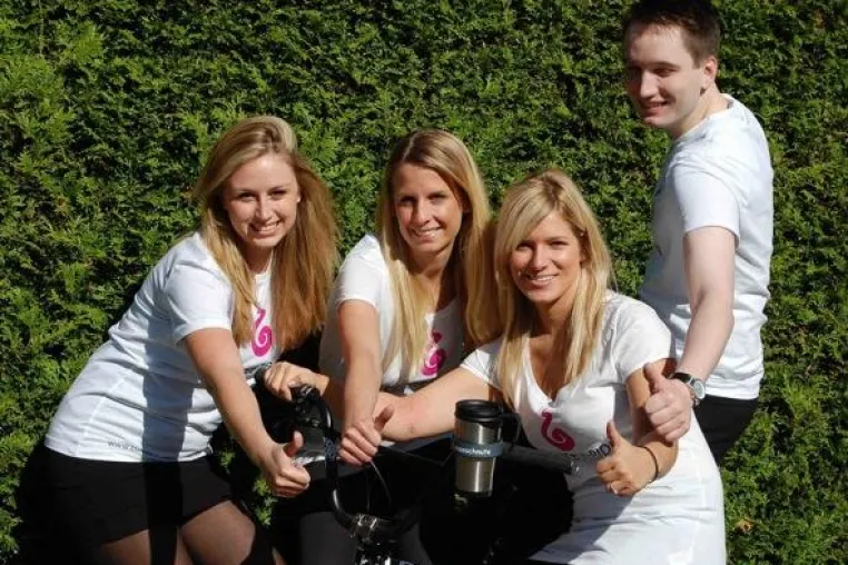 Bild: CoffeeToRide- ein Studentenunternehmen entwickelt Heißgetränkehalter im Rahmen des Funpreneurwettebewerbes