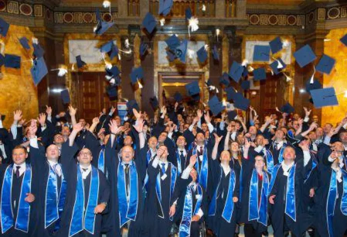 Bild: Wilhelm Büchner Hochschule: Absolventen feiern ihren Hochschulabschluss