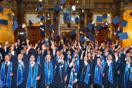 Bild: Wilhelm Büchner Hochschule: Absolventen feiern ihren Hochschulabschluss