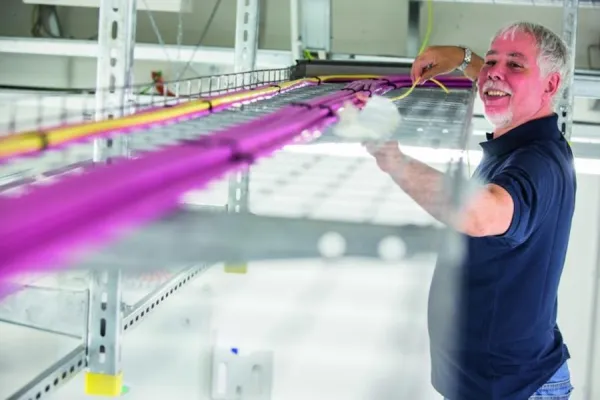 Services über alle Projektphasen – Rosenberger OSI sorgt für lebendige Rechenzentren Bild: Services über alle Projektphasen – Rosenberger OSI sorgt für lebendige Rechenzentren