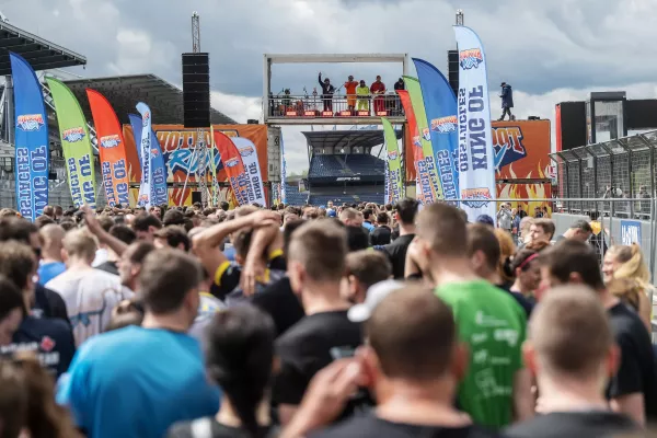 Bild: 15 Jahre Hotfoot Run am Nürburgring: Der kultige Hindernislauf feiert Jubiläum mit neuem Hauptsponsor HOLY