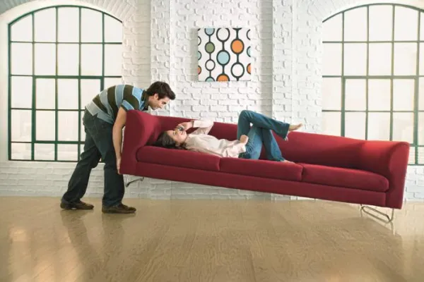 E-Plus möbelt im Dezember Wohnungen auf Bild: E-Plus möbelt im Dezember Wohnungen auf