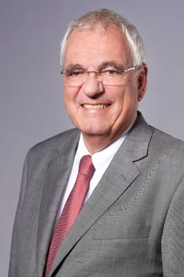 Bild: Prof. Dr. Hartmut Schwab als Präsident der Steuerberaterkammer bestätigt