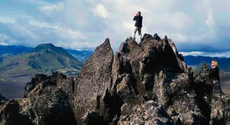 Hotels.com Reise-Etikette Island - Urlaub auf dem Mond in nur gut 3,5 Stunden Bild: Hotels.com Reise-Etikette Island - Urlaub auf dem Mond in nur gut 3,5 Stunden