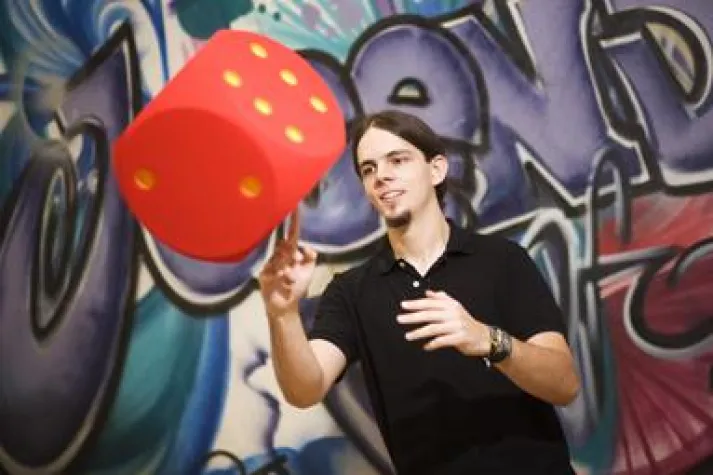 Bild: Spielend durch die Nacht