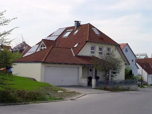 Bild: Garage aus Ziegel