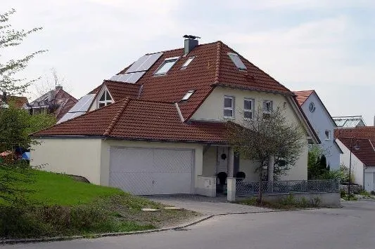 Bild: Garage aus Ziegel