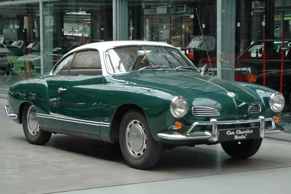 Punktgenaue Standortbestimmung durch Satellitenortung – GPS-Box wird unsichtbar unter der Fahrzeugverkleidung verbaut