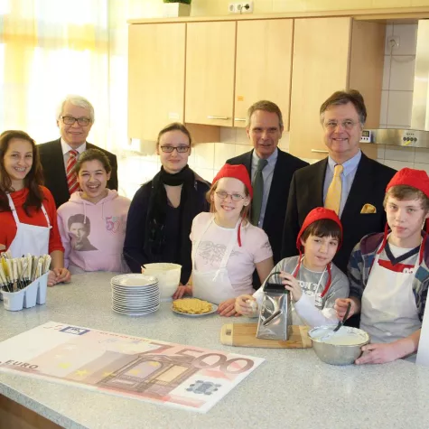 Bild: Selbsthilfe an Schulen - Volksbank macht es vor